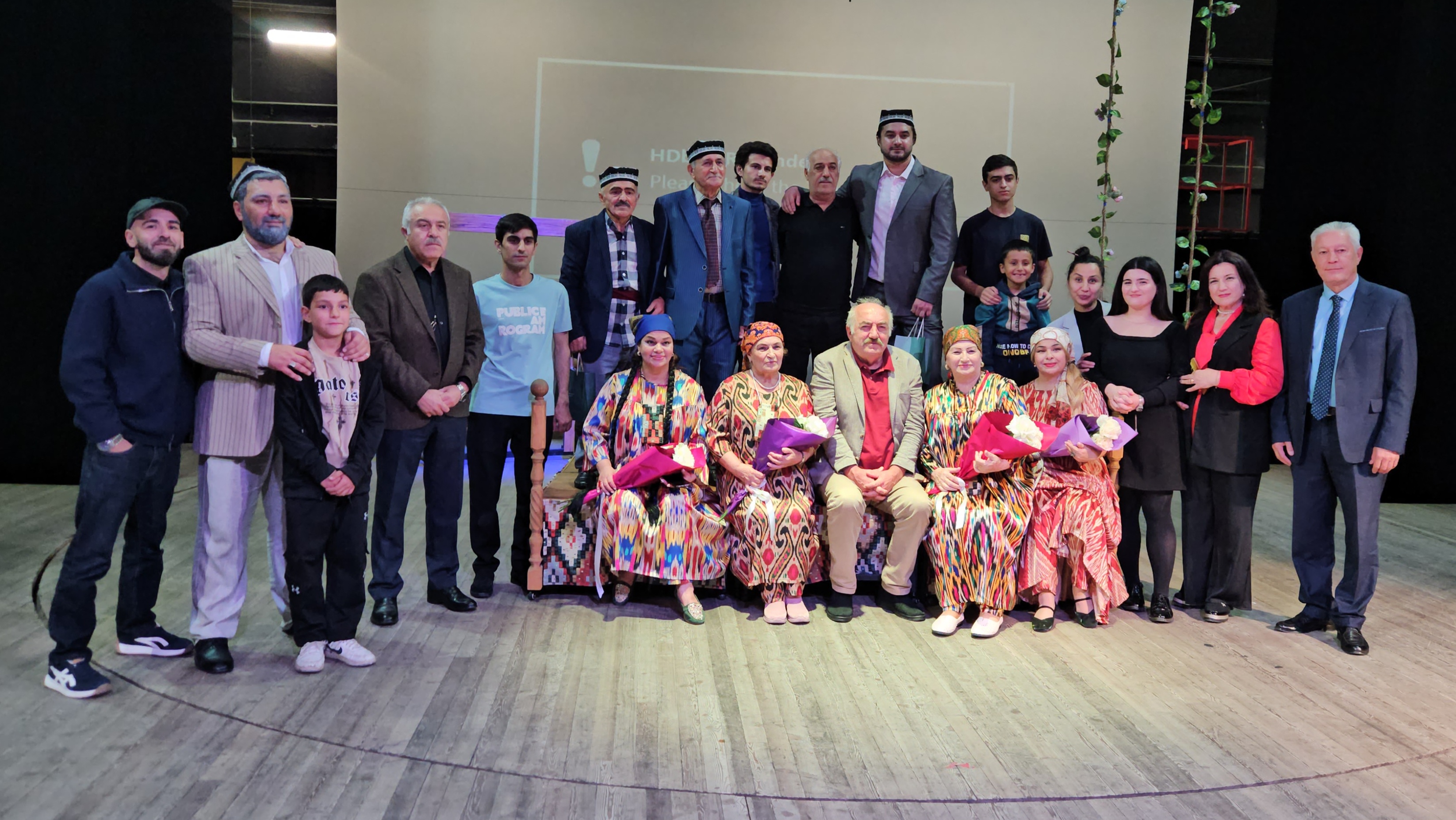 Азербайджанский театр открыл сезон в здании Лезгинского театра