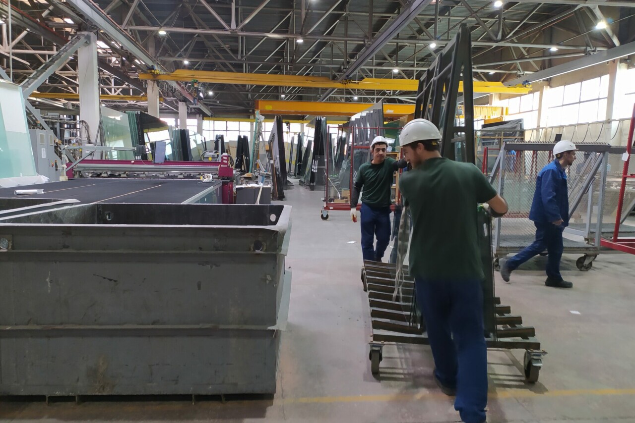 Стеклокомплекс укрепляет позиции