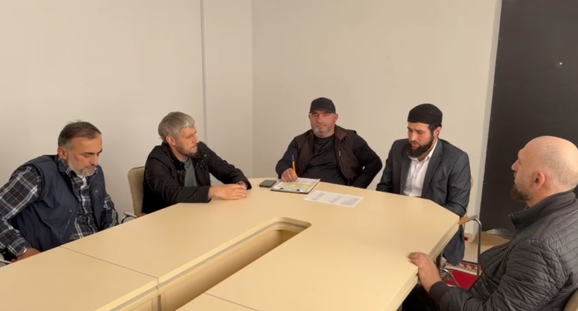 Депутаты взяли под опеку пять нуждающихся семей