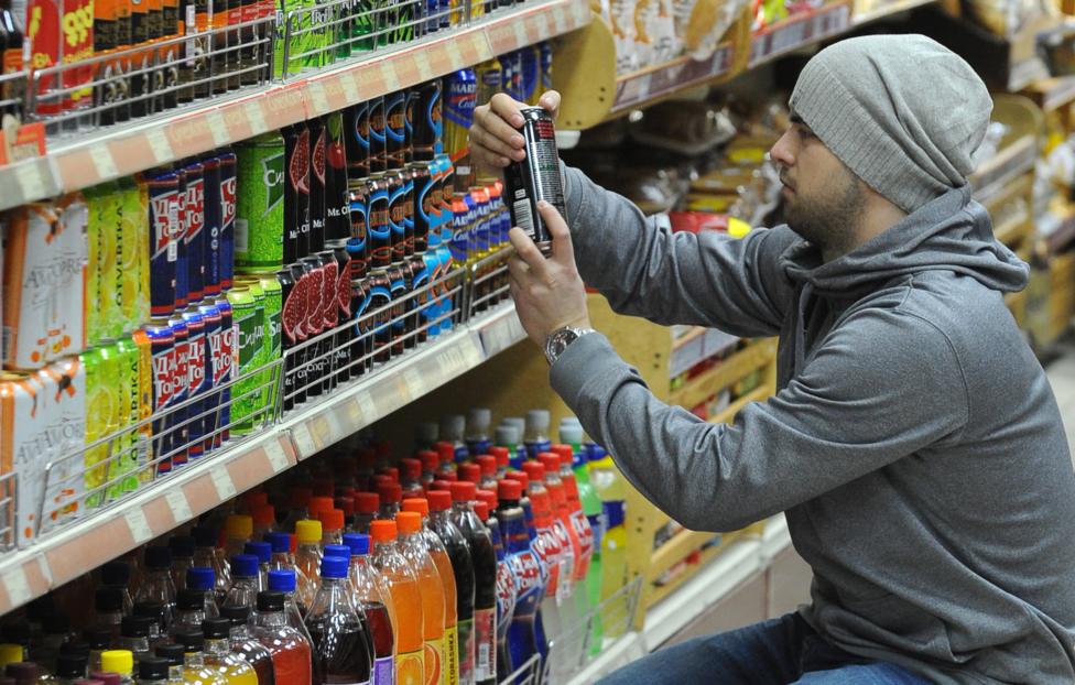 Госдума приняла закон о запрете продажи энергетиков несовершеннолетним