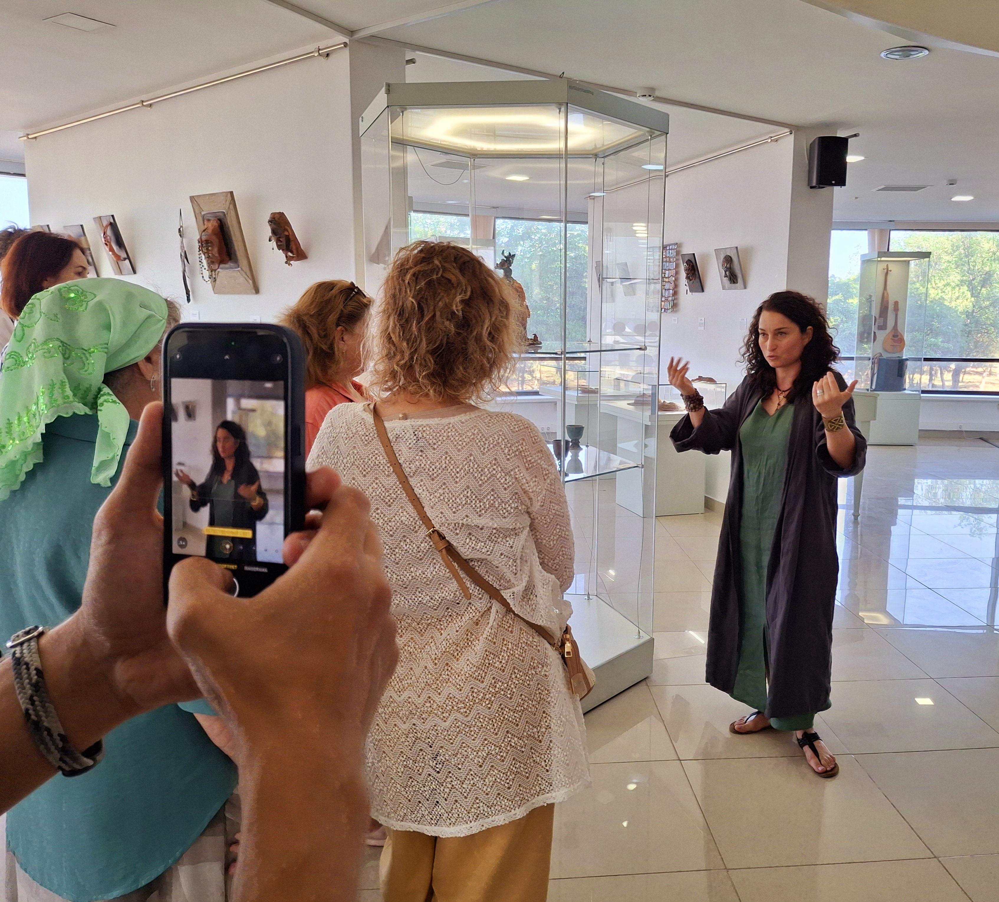 В Каспийском краеведческом музее открылась выставка «Терра»