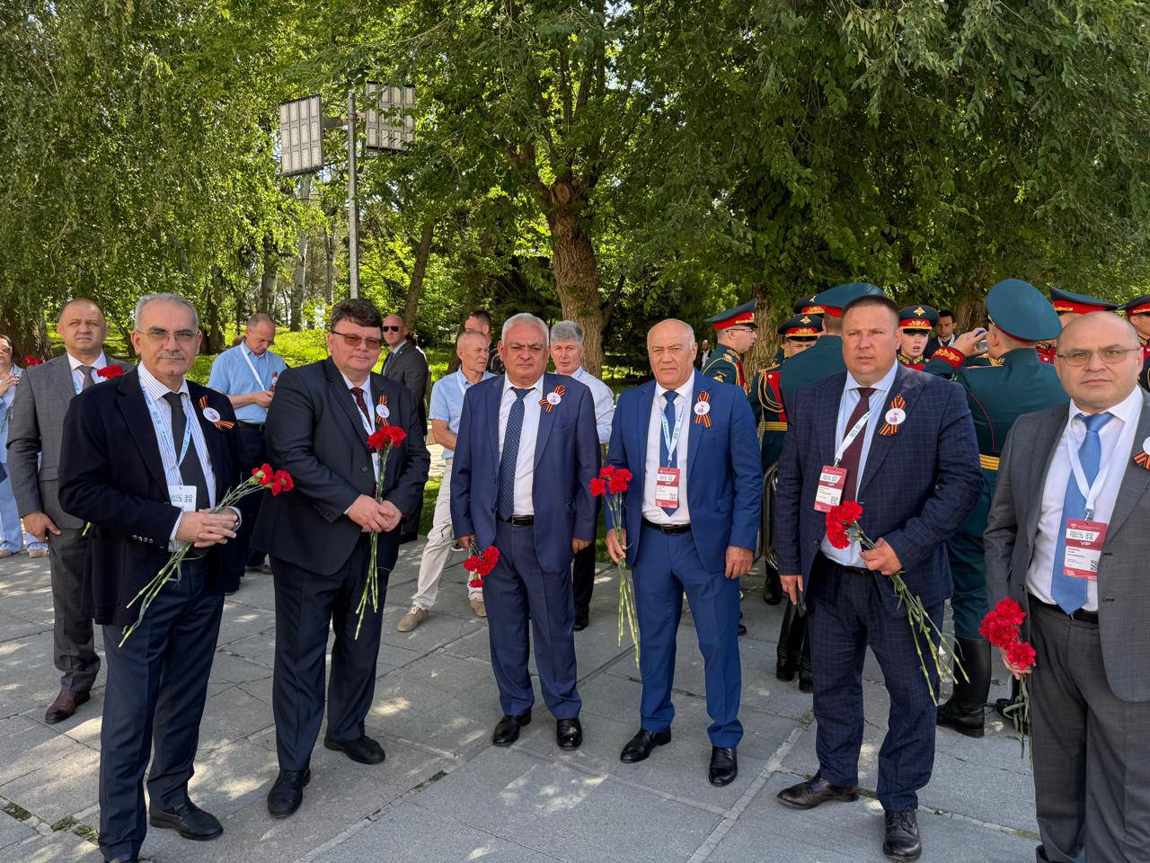 Дагестанская делегация возложила цветы на Мамаевом кургане