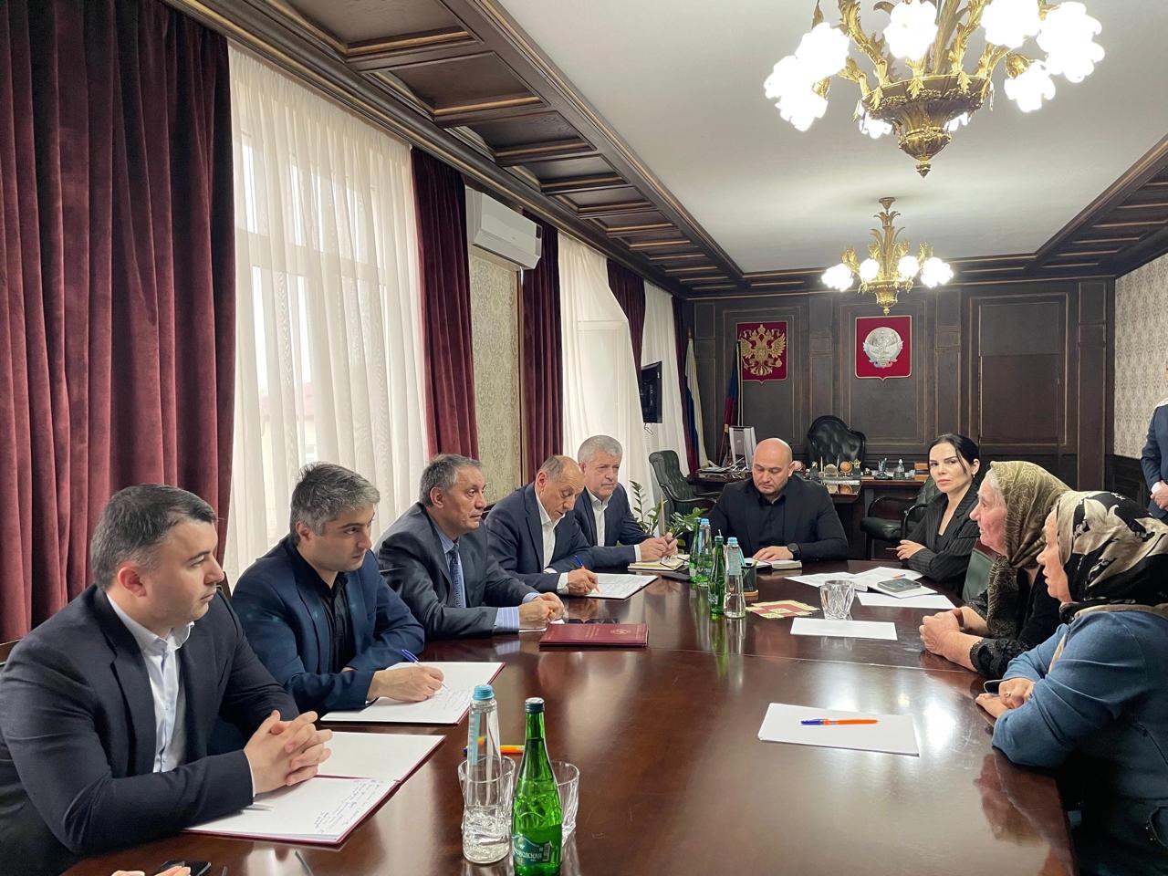 Абдурахман Махмудов провел встречу с жителями Бабаюртовского района