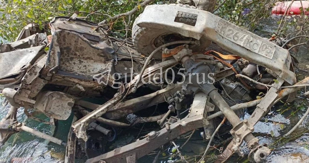 Автомобиль упал в 300-метровый обрыв в Дагестане, погиб водитель