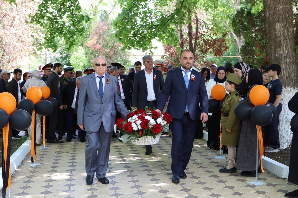 В Буйнакске масштабно отметили 80-летие Великой Победы