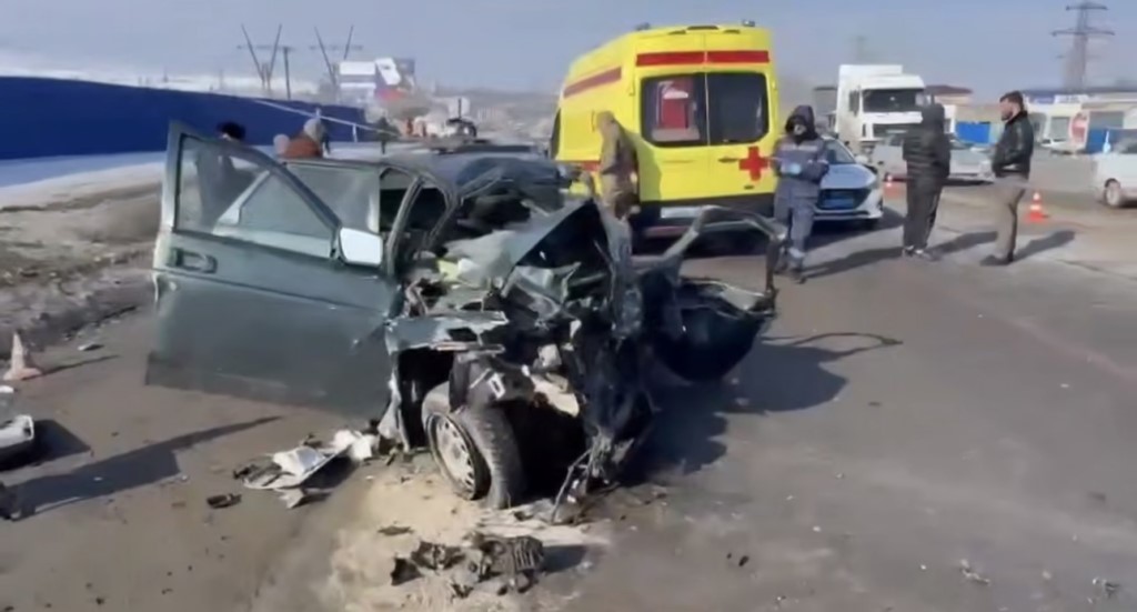 Три человека погибли в ДТП с фурой на трассе Дагестана