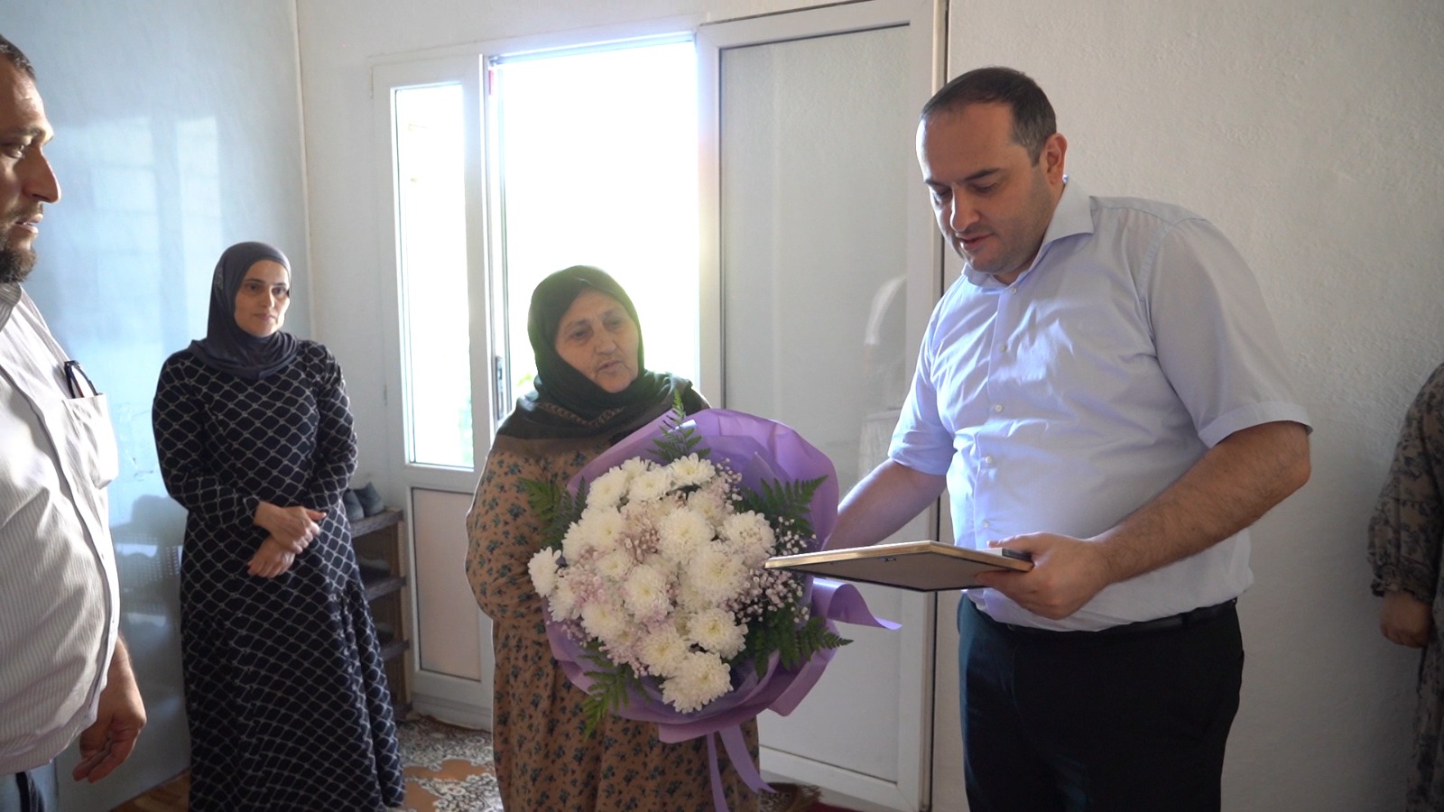 Магомед Эльдерханов отдал дань уважения семьям, воспитавшим настоящих героев