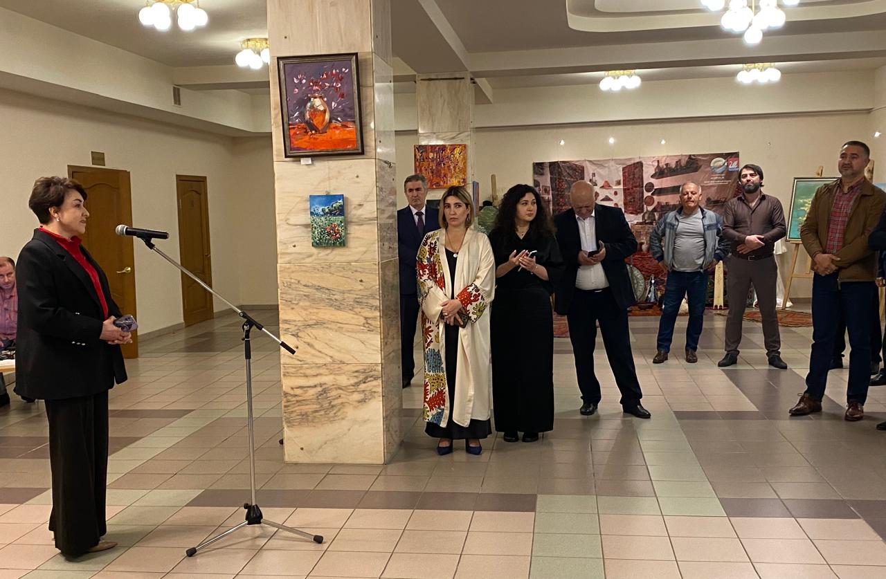В Долгопрудном открылась выставка дагестанской художницы Шахри Тахнаевой