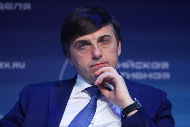 Кравцов представил дизайн обложек новых учебников по обществознанию