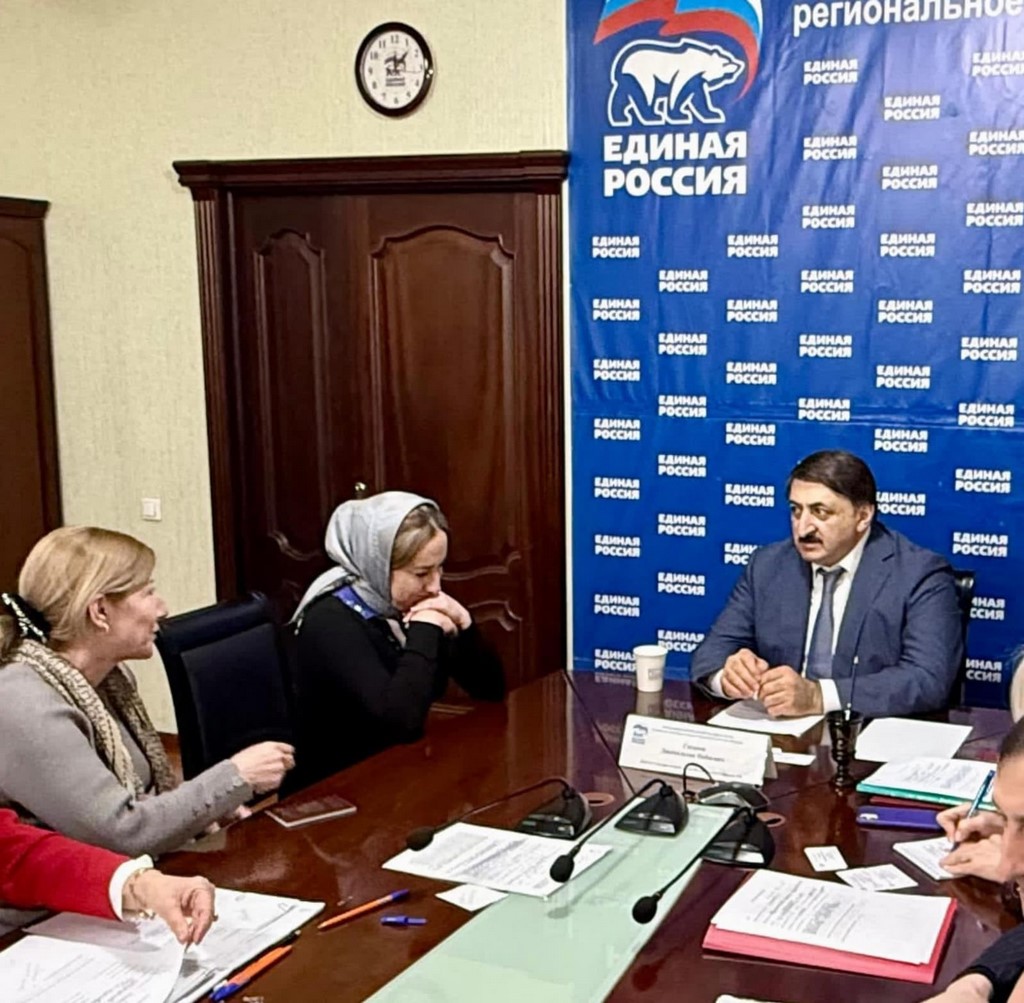 Джамаладин Гасанов выслушал более 20 обращений дагестанцев в ходе личного приема