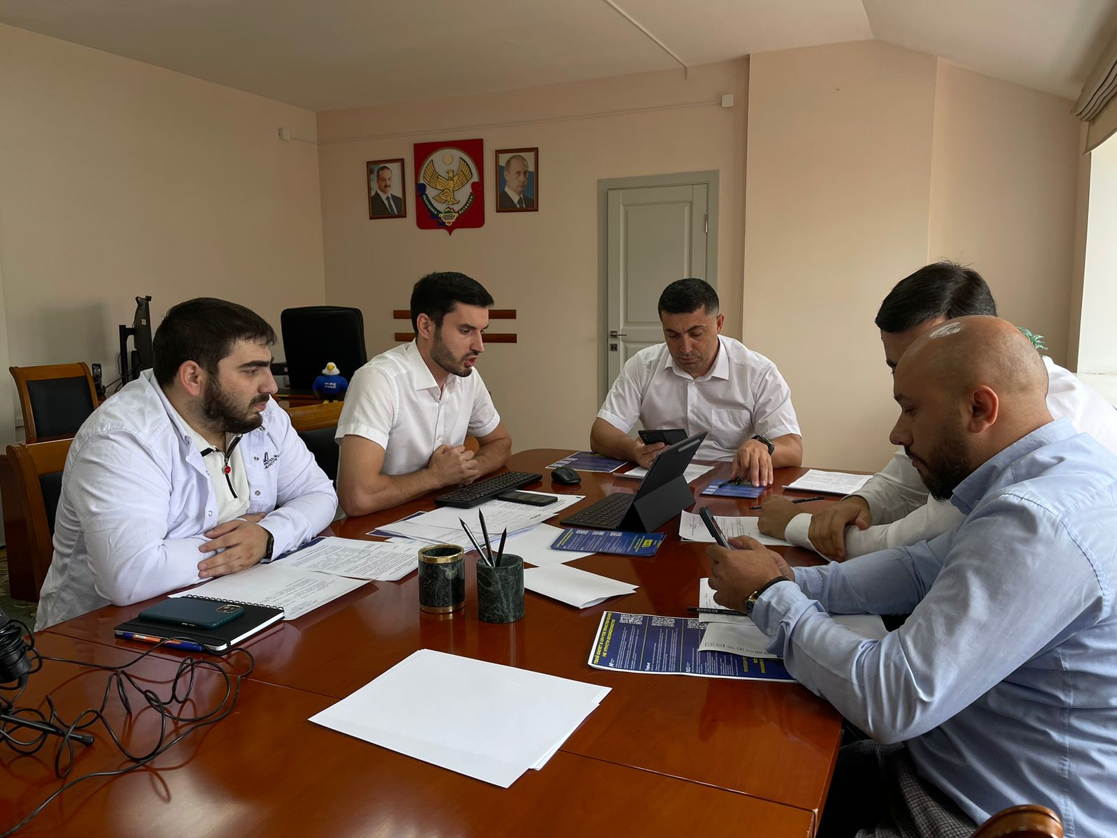 Камил Саидов провел ВКС по организации летних школ и молодежных мероприятий