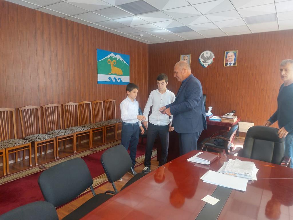 Глава Курахского района встретился с юными спортсменами муниципалитета