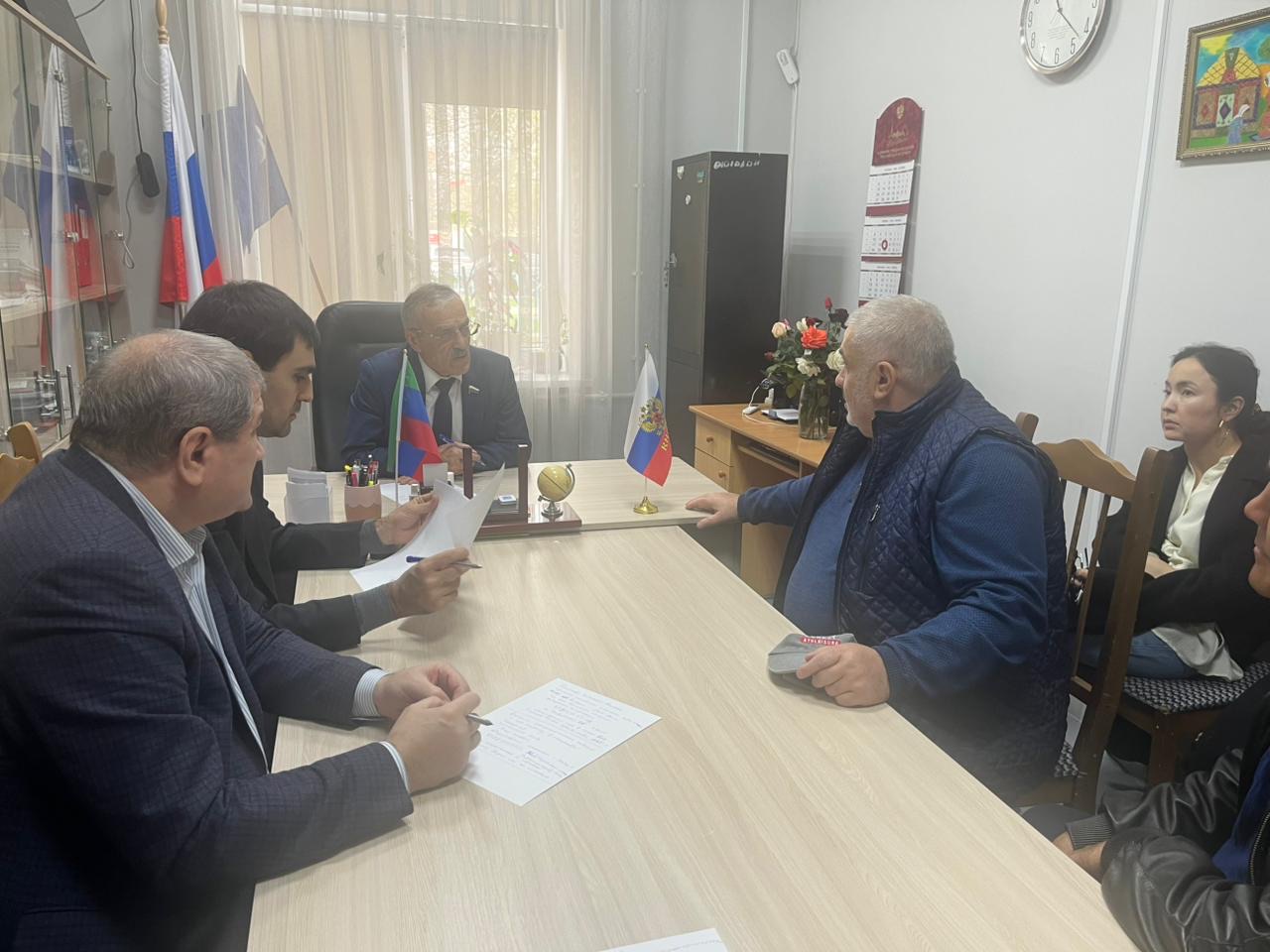 Нурбаганд Нурбагандов встретился с жителями Сулака и выслушал обращения семей участников СВО