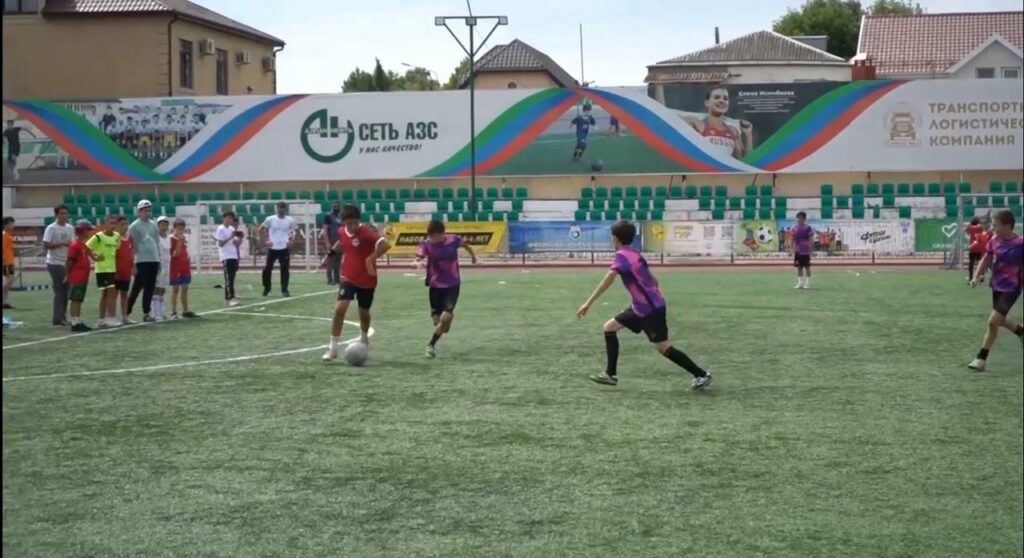Турнир по футболу «Кожаный мяч» возобновился в Дербенте