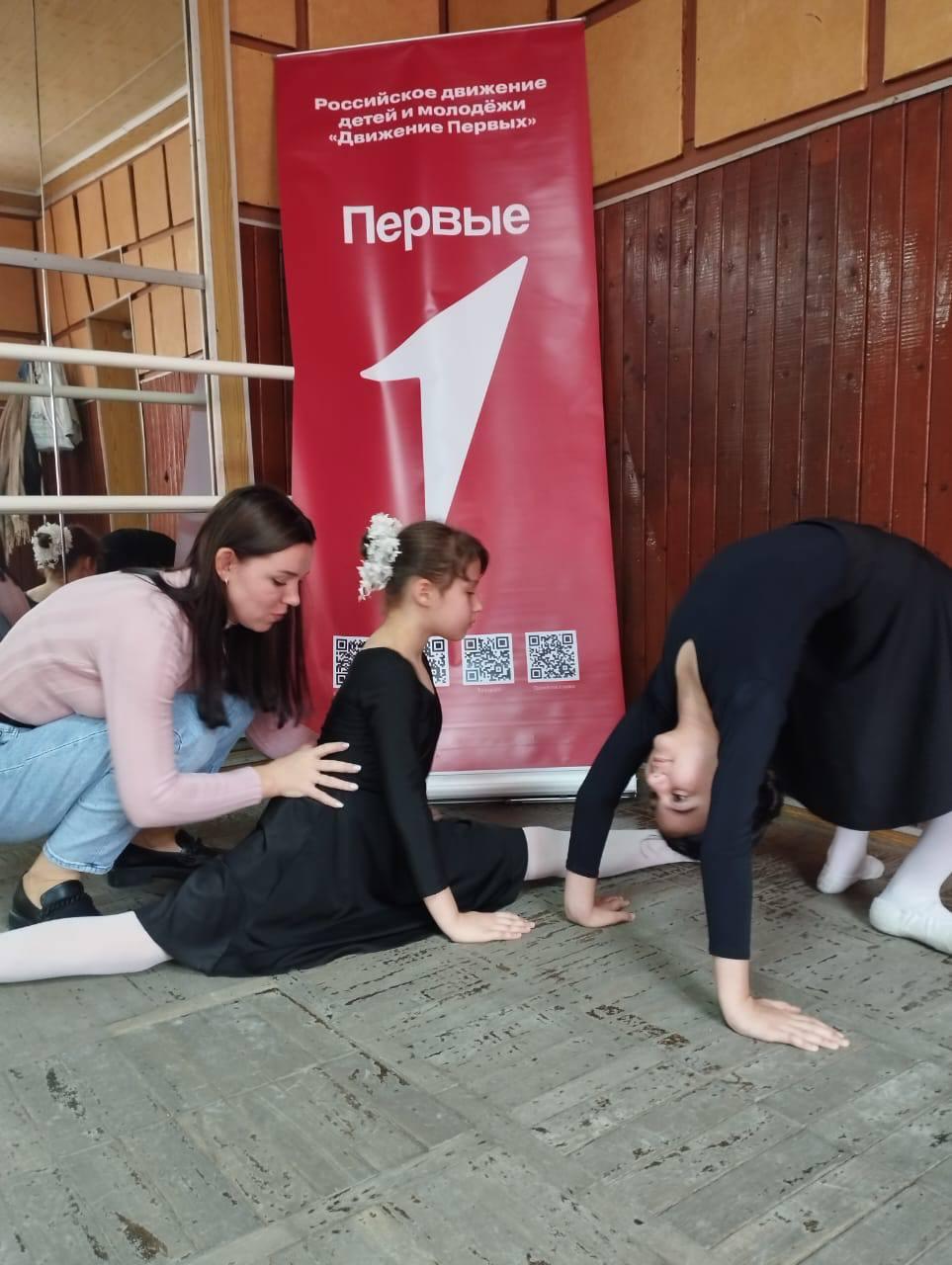 В Кизляре прошел мастер-класс по гимнастике для юных активистов