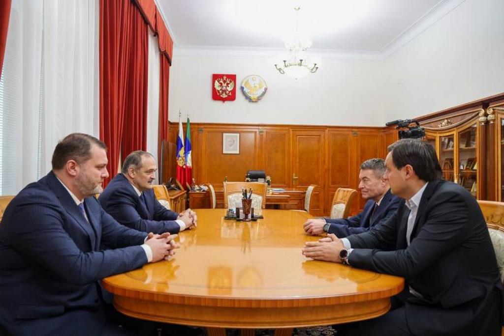 Глава Дагестана встретился с главным онкологом Минздрава России