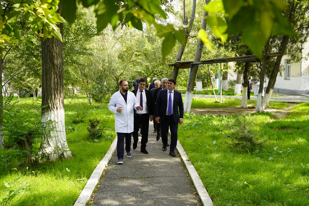 Минздрав РД и власти Кизилюрта оценили условия в тубдиспансере Бавтугая