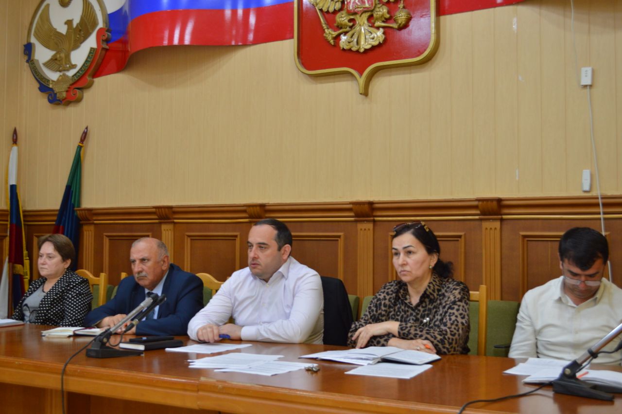 Глава Каякентского района провел совещание по итогам празднования Дня Победы