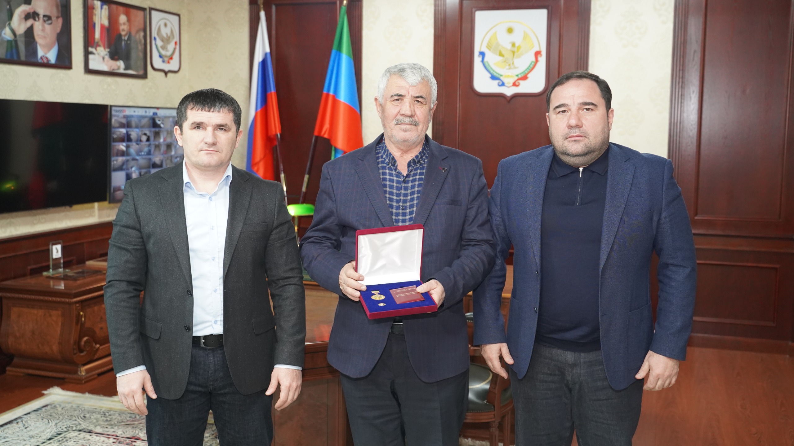 Меценат Мурадбег Мурадбегов стал почетным гражданином Хасавюртовского района