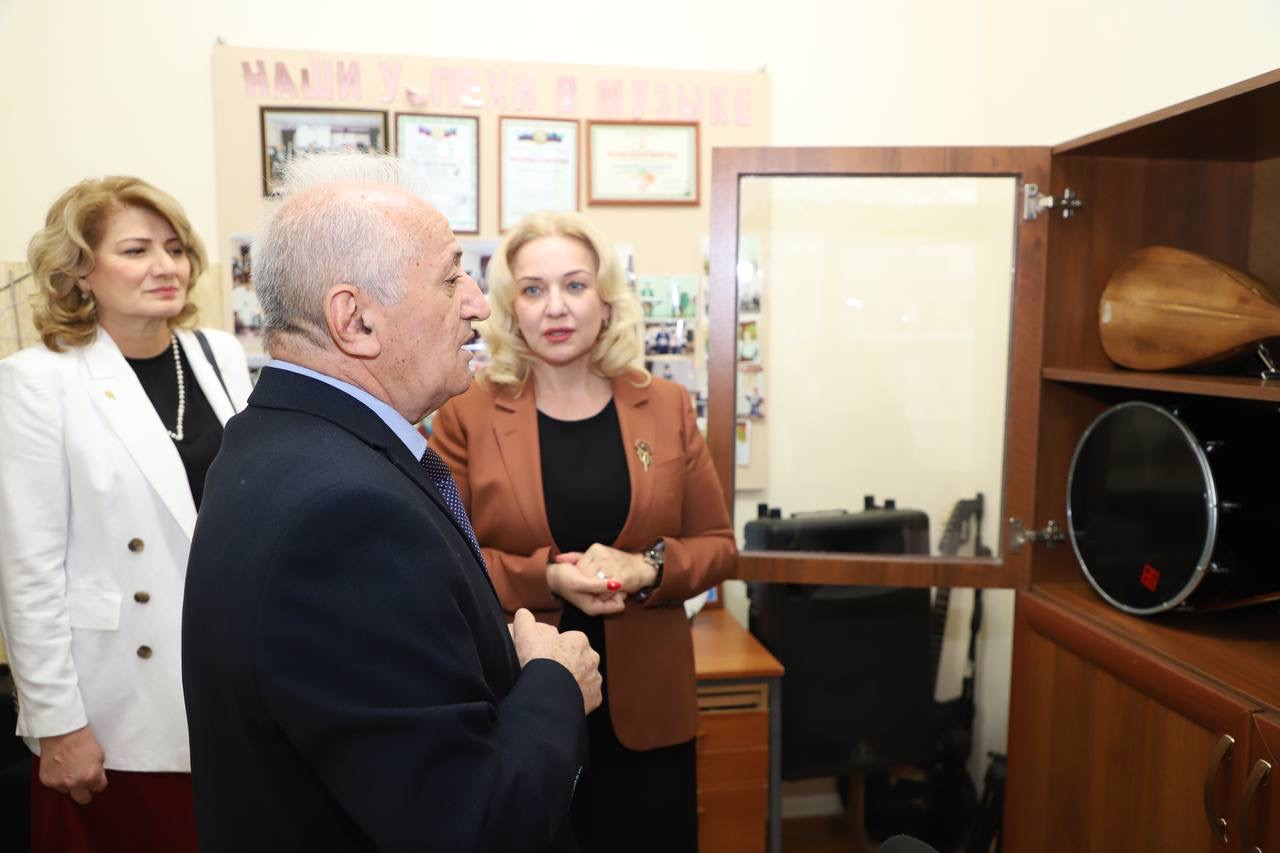 В Детской музыкальной школе №1 Дербента обновили парк музыкальных инструментов