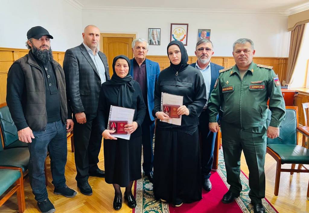 И. о. главы Новолакского района встретился с семьями погибших участников СВО