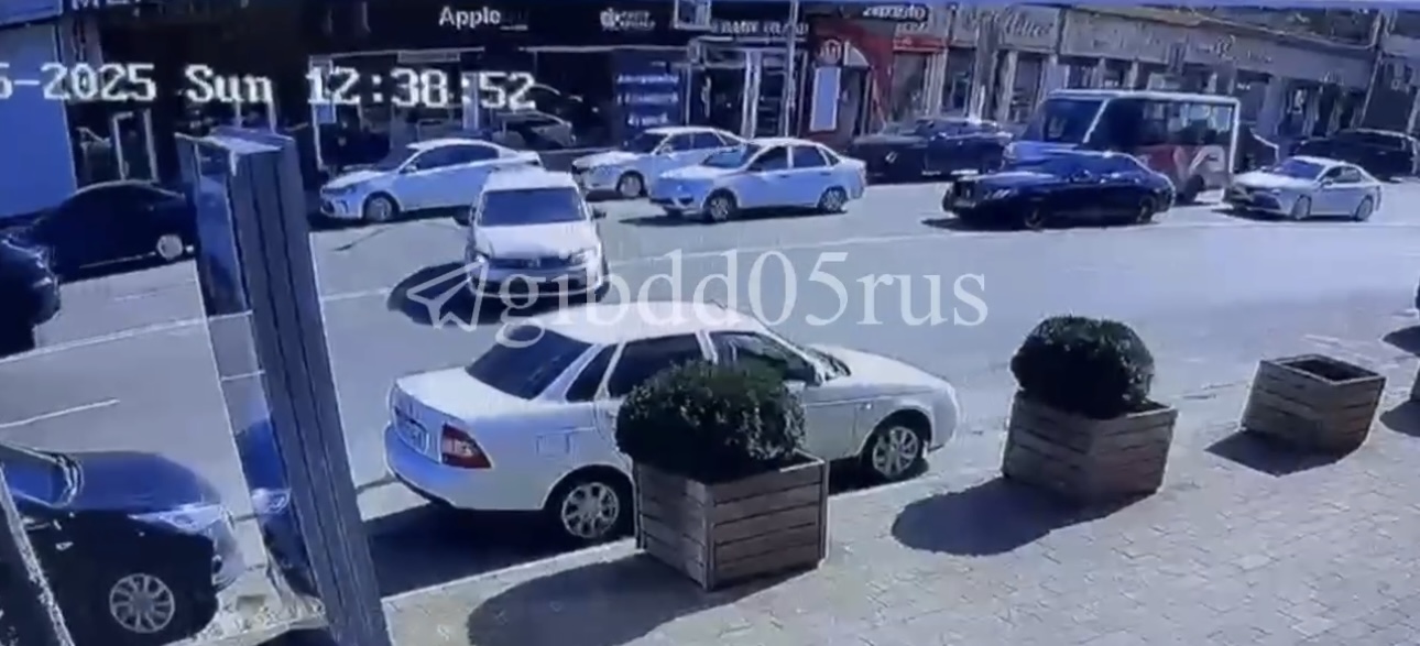 Три человека пострадали в тройном ДТП в центре Махачкалы