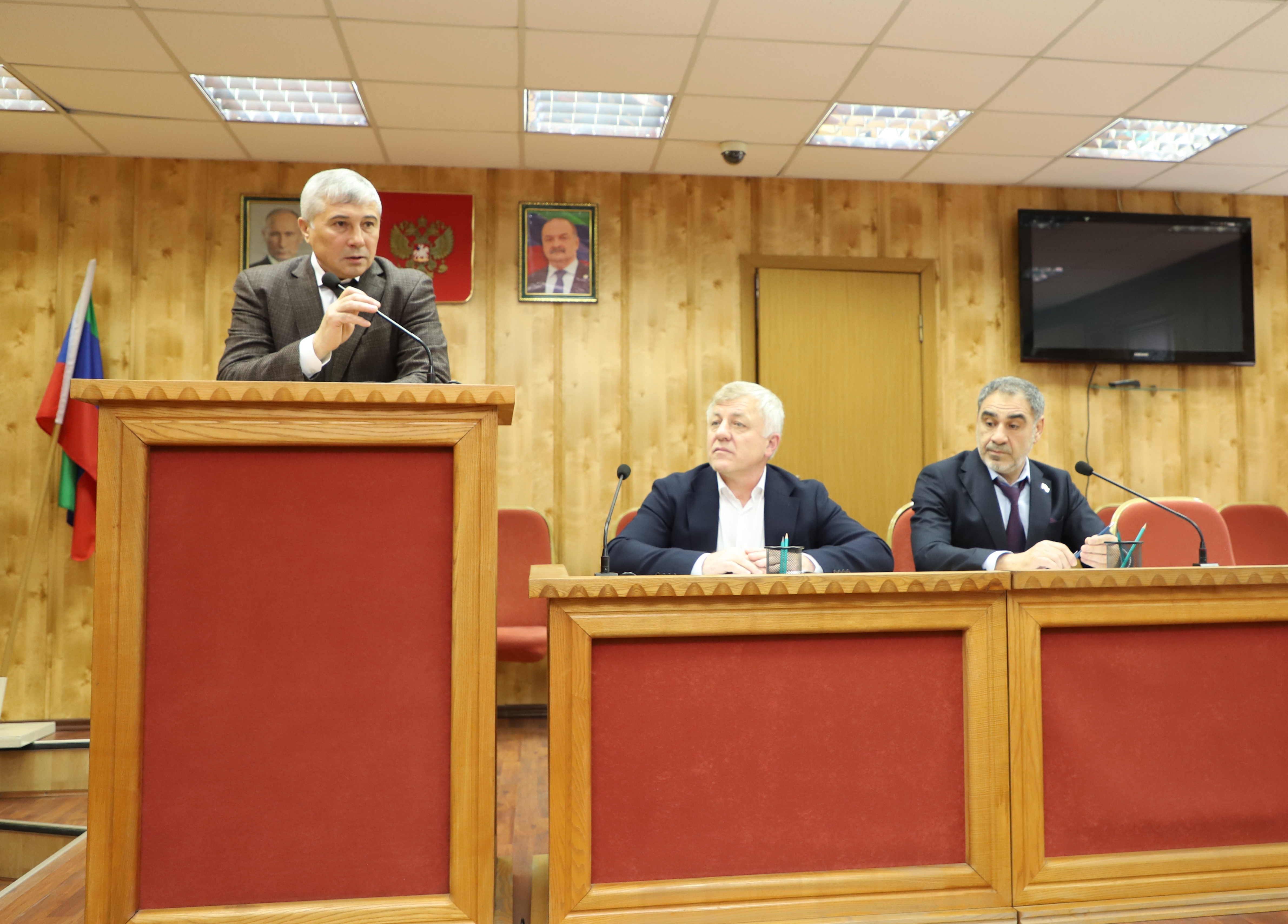 Аким Микиров переизбран главой Кизлярского района на второй срок