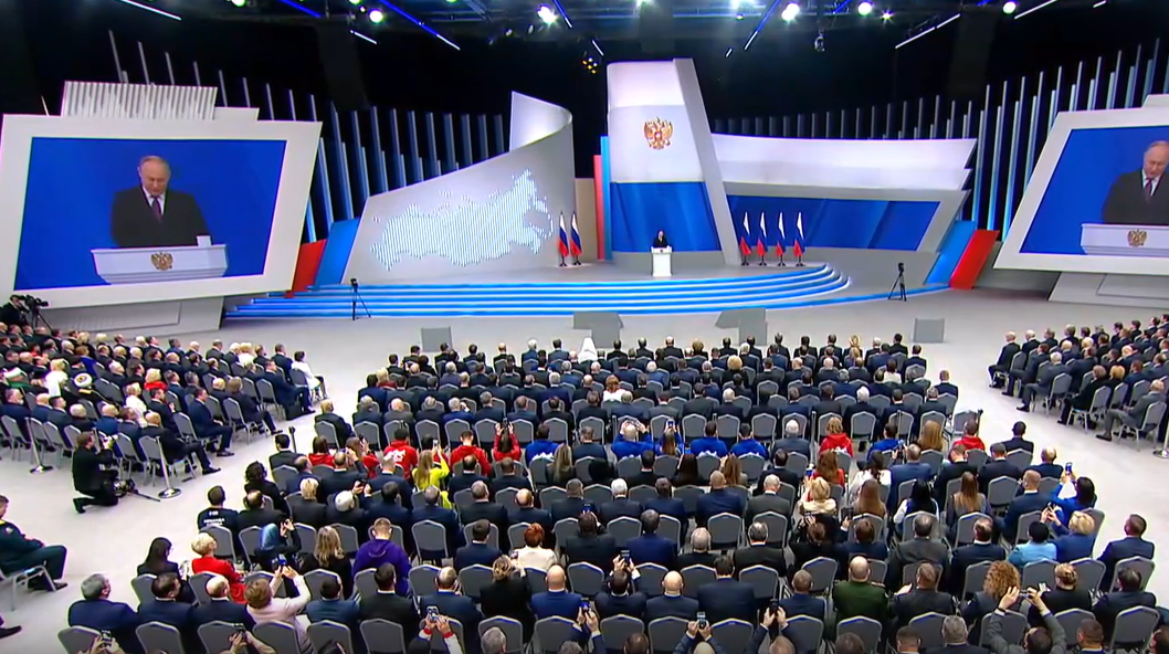 Владимир Путин поручил продлить программу маткапитала до 2030 года