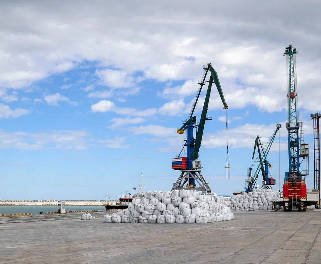 Перевалка грузов в морском порту Махачкалы упала на 6%