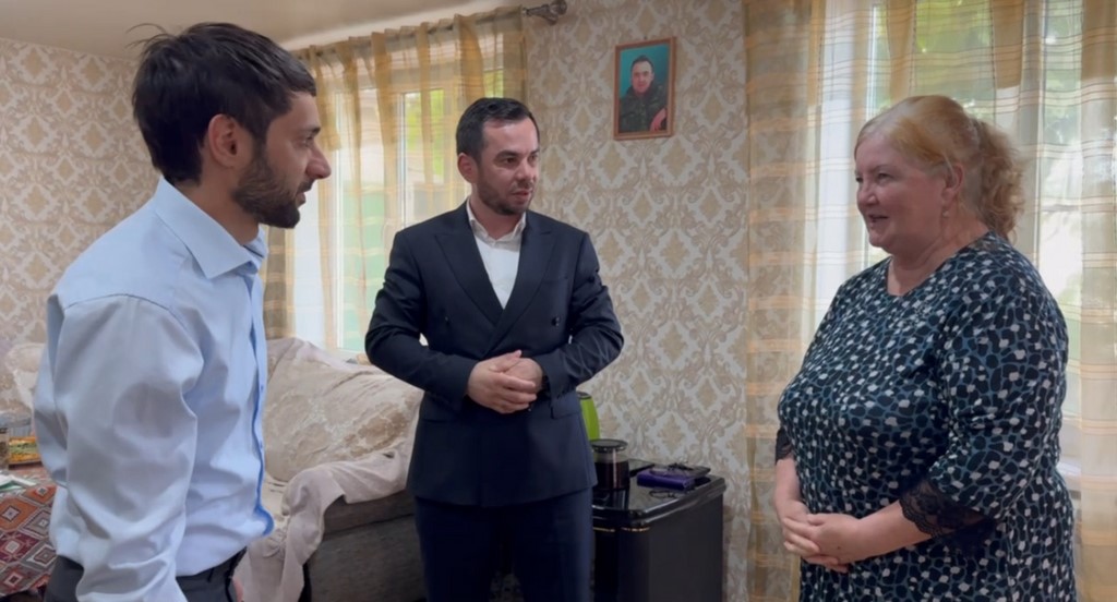 Сеидахмед Мамадов и Далгат Махачев посетили семью погибшего участника СВО