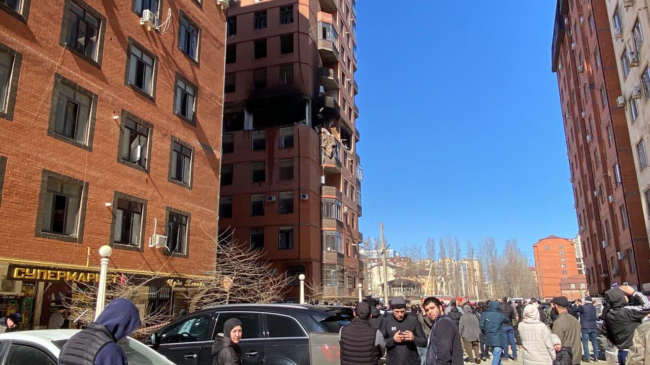 В жилом многоквартирном доме Махачкалы прогремел сильный взрыв