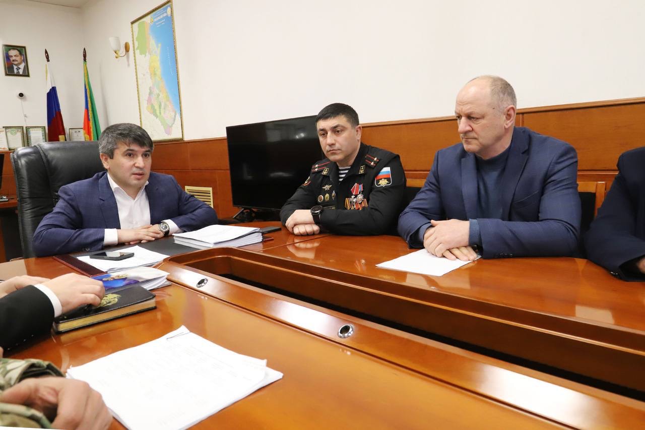 Совещание по вопросам путевок в хадж для семей участников СВО прошло в Табасаранском районе