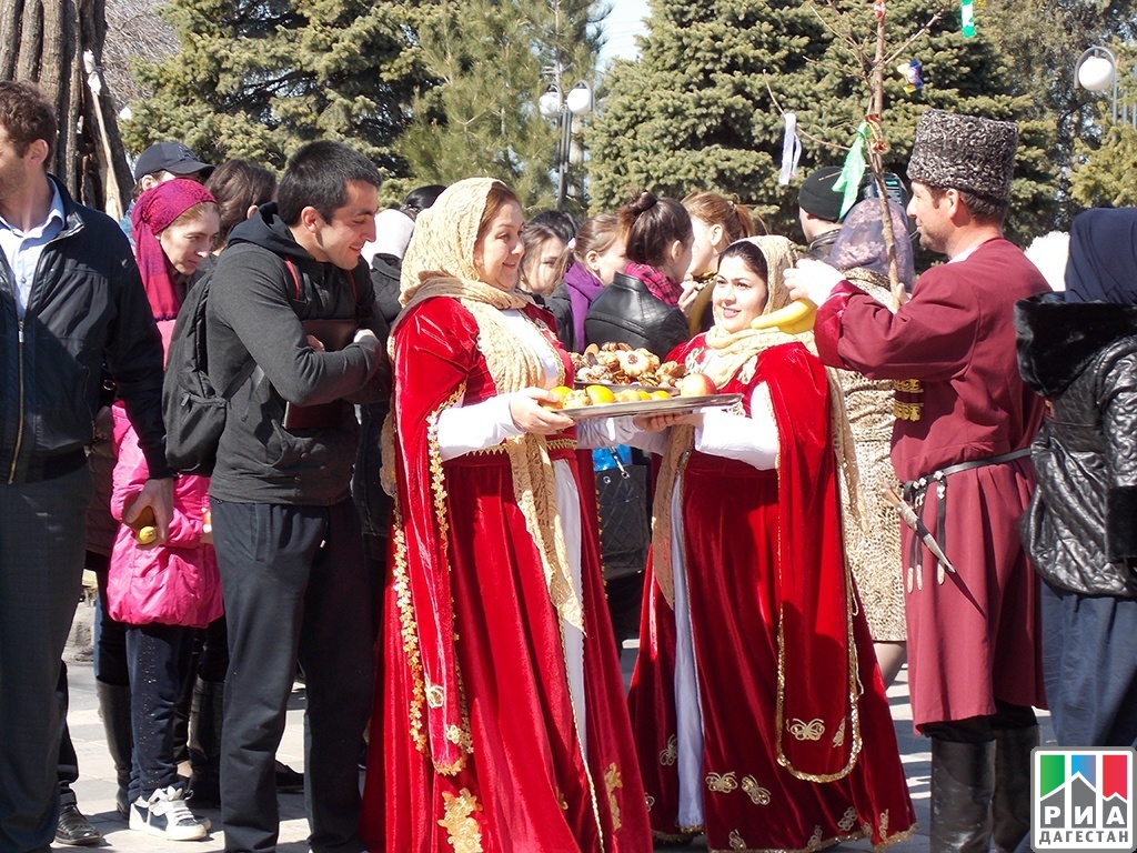 Когда отмечают навруз в 2024 году. Навруз байрам в Дагестане. Национальный праздник Дагестана Новруз байрам. Праздники народа Кавказа Новруз. Чечня празднование Новруз.