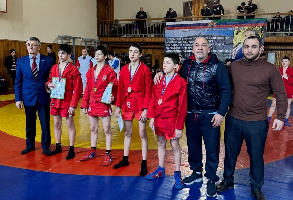 Дагестанские самбисты разыграли путевки на Первенство СКФО