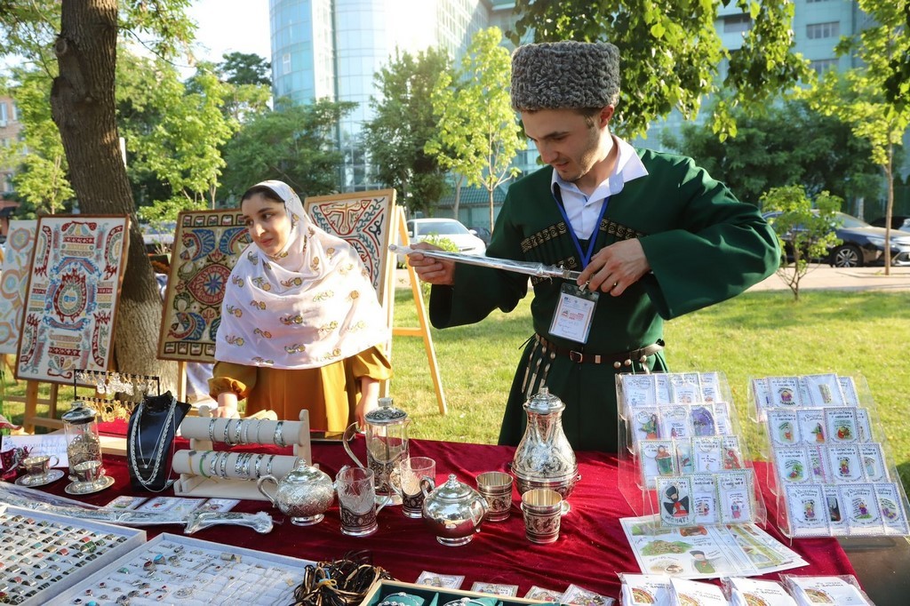 В Махачкале прошел концерт патриотических программ «Песни, рожденные в боях»