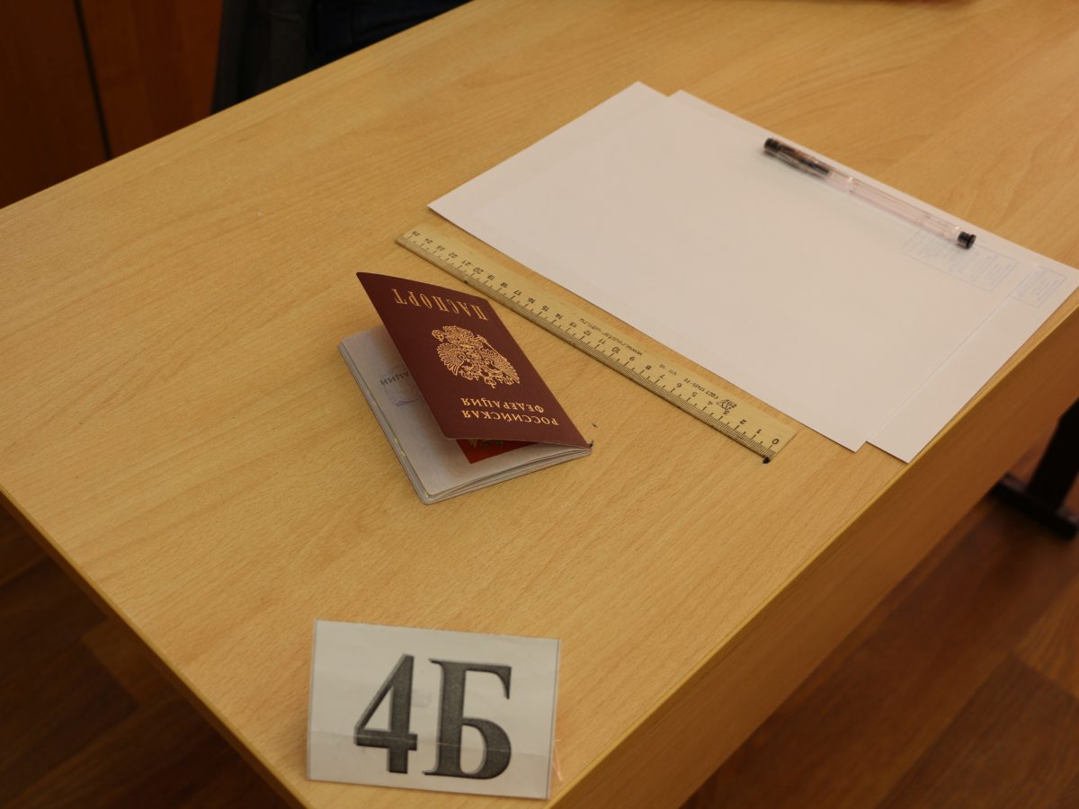 Выпускники 11-х классов сегодня сдают ЕГЭ по математике в дополнительный период