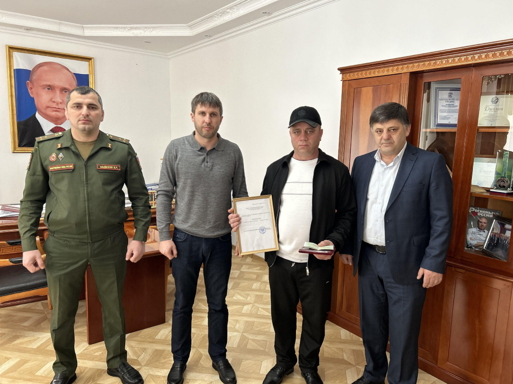 Семье Тимура Давудбекова, погибшего в ходе СВО, передали орден Мужества
