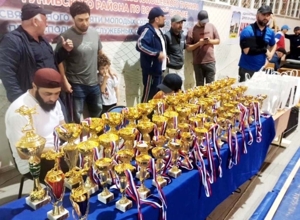 В Гунибе прошел открытый турнир по вольной борьбе «Кубок Победы»