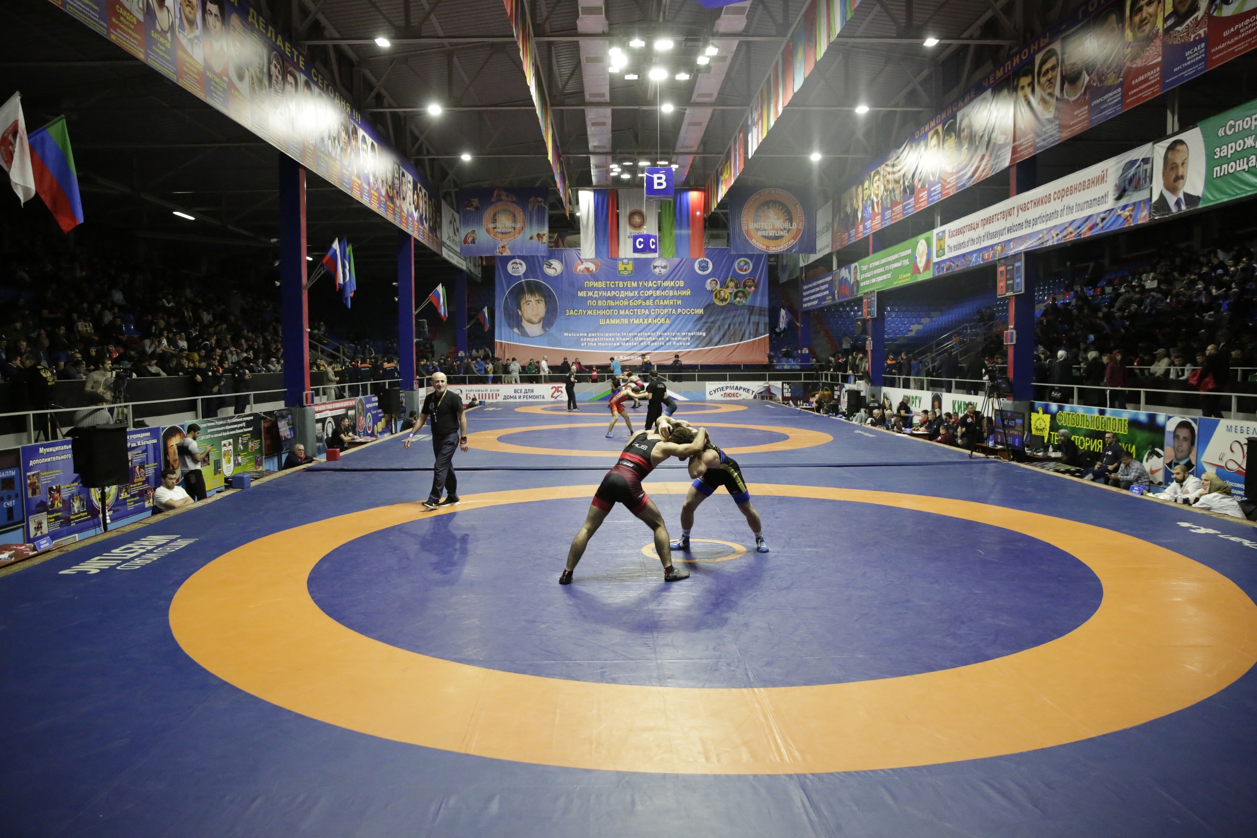 В Хасавюрте проходит международный турнир по вольной борьбе
