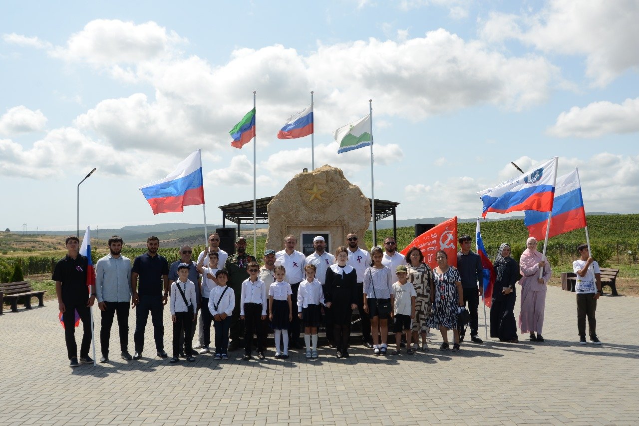 Красота и торжество: в Дербентском районе состоялся автопробег в честь Дня Государственного флага РФ