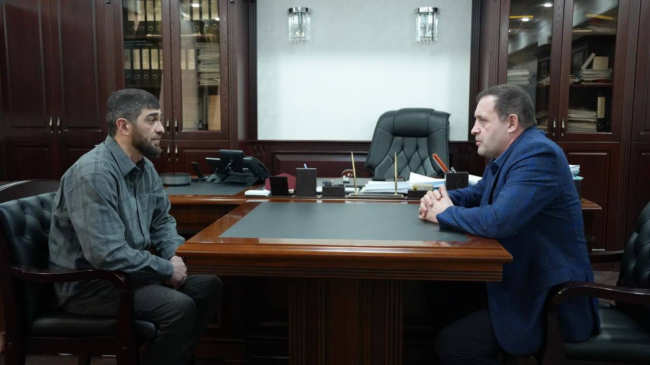 Глава Хасавюрта встретился с добровольцем в зону СВО Анзором Абучевым