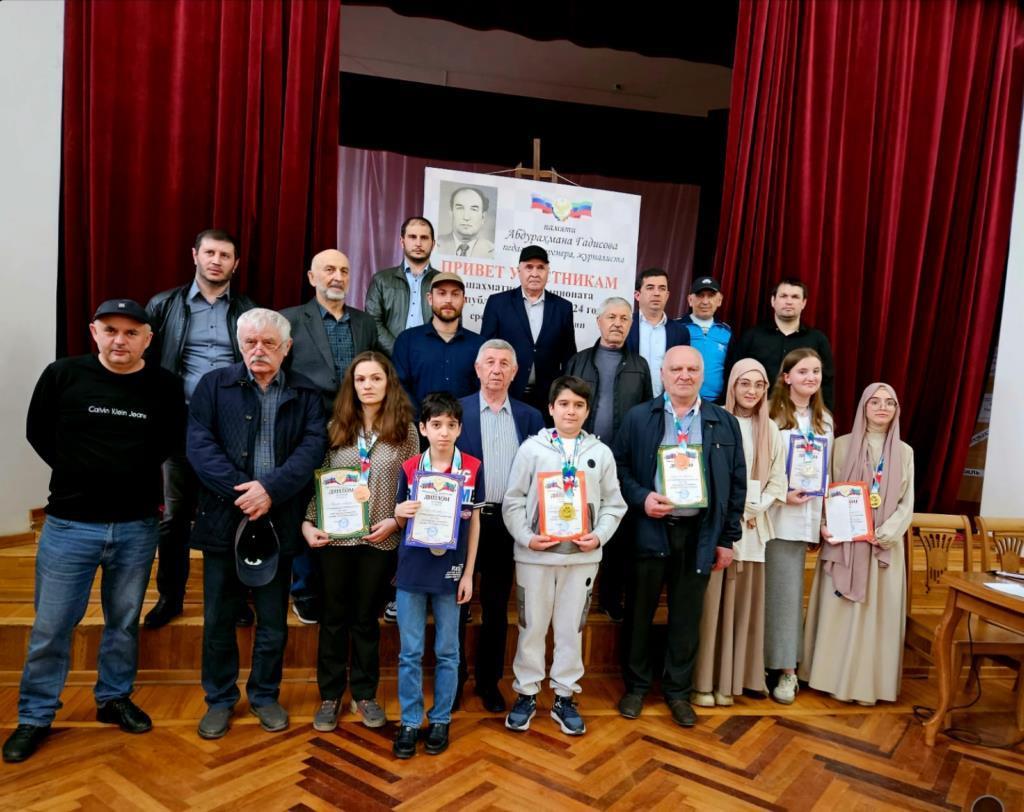 В Буйнакске определились чемпионы Дагестана по блиц-шахматам