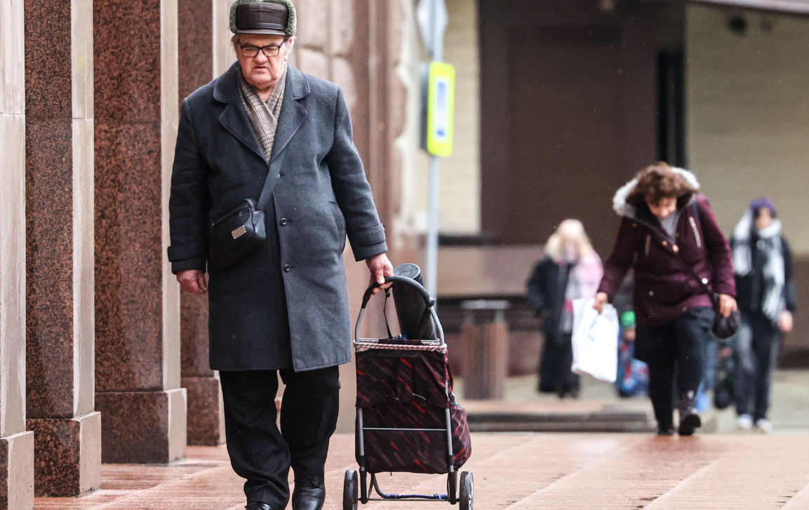 Кабмин утвердил Стратегию действий в интересах граждан старшего поколения