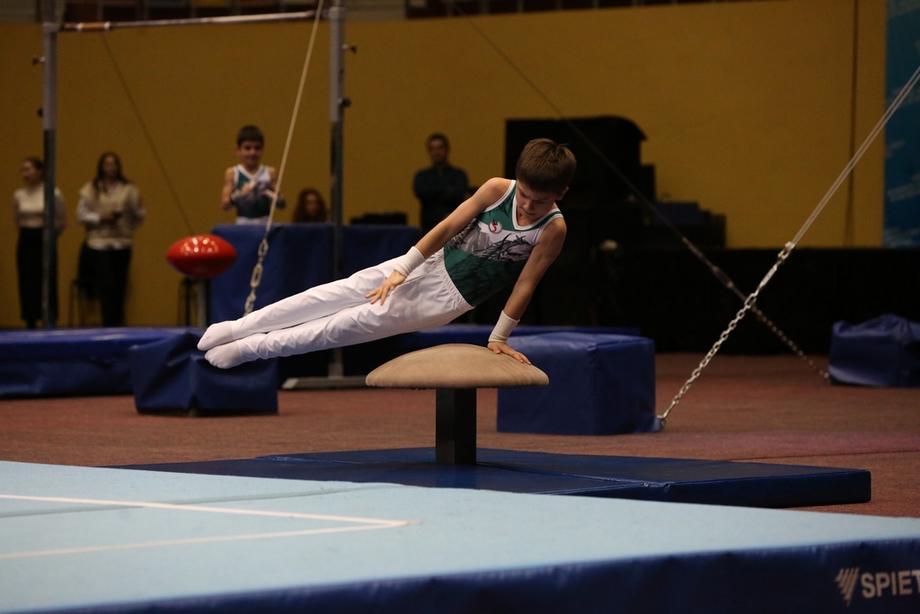 Юные гимнасты борются за награды Первенства Дагестана