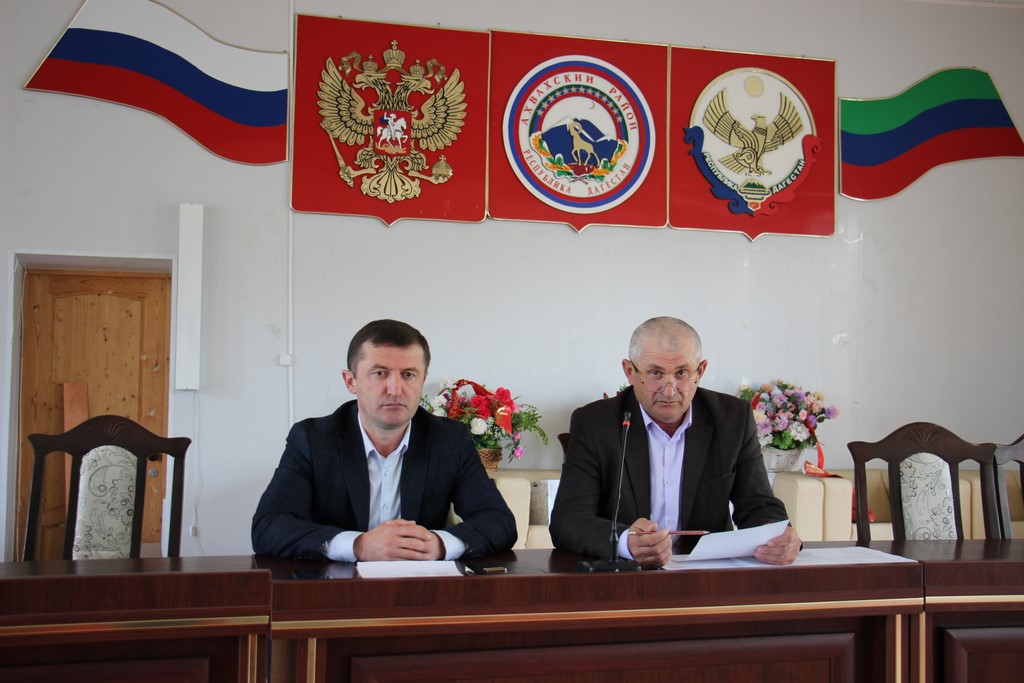 Замглавы Акушинского района провел совещание с главами сёл
