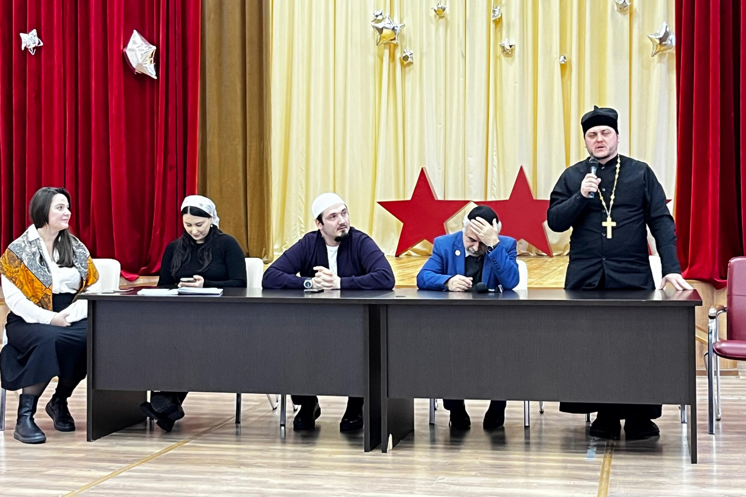 Представители трех религий встретились с учениками школы №26 Махачкалы