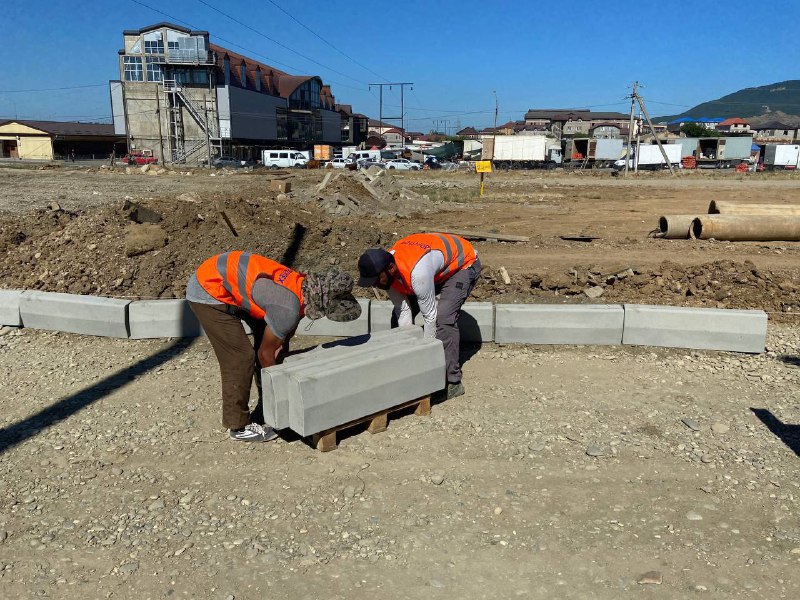 В поселке Ленинкент Дагестана ремонтируют дороги по нацпроекту