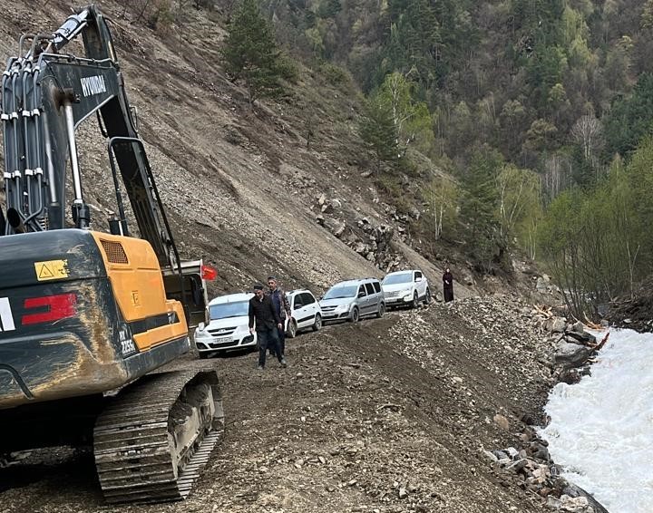 Дорожные службы Тляратинского района восстановили транспортное сообщение после паводков