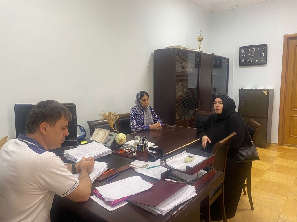 Семье военнослужащего в зоне СВО из Карабудахкентского района оказана материальная помощь