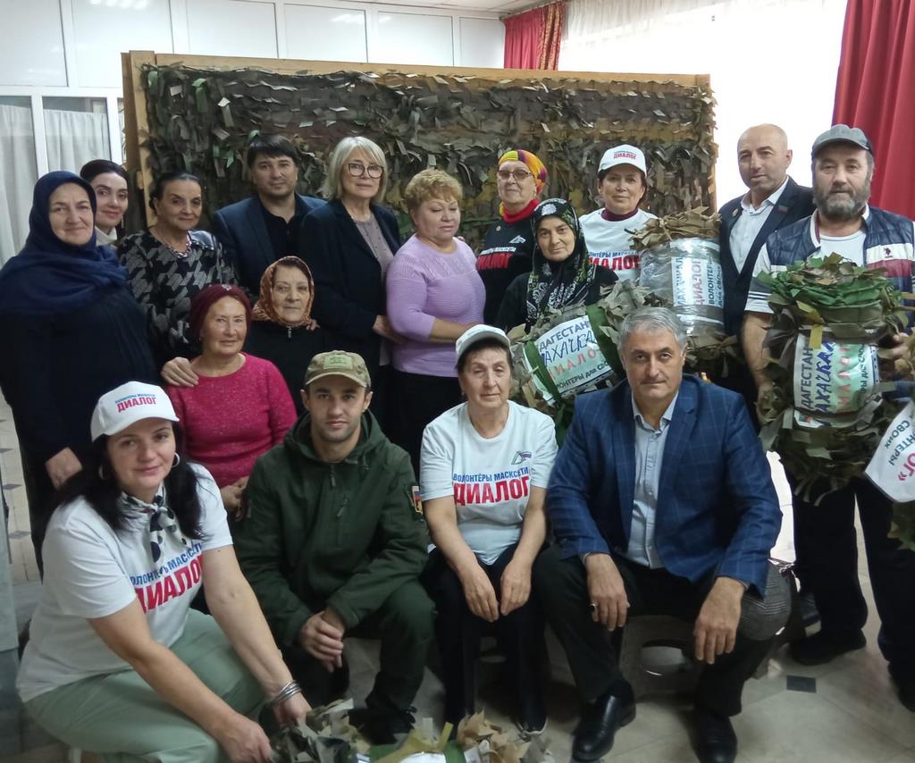 Джамаладин Гасанов помог волонтерам с материалами для изготовления маскировочных сетей участникам СВО